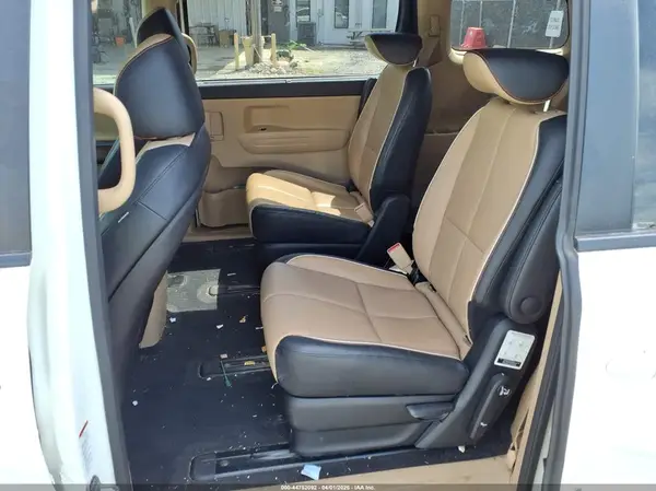 KNDMB5C12H6243279 2017 KIA SEDONA - Image 8