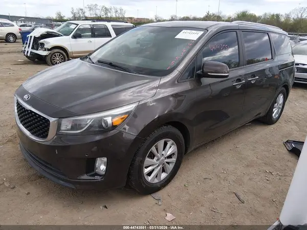 KNDMB5C12H6247008 2017 KIA SEDONA - Image 2