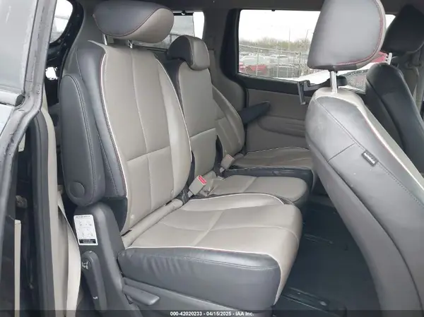 KNDMB5C12H6247879 2017 KIA SEDONA - Image 8