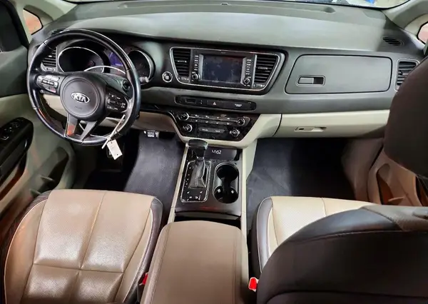 KNDMB5C12H6249597 2017 KIA SEDONA - Image 8