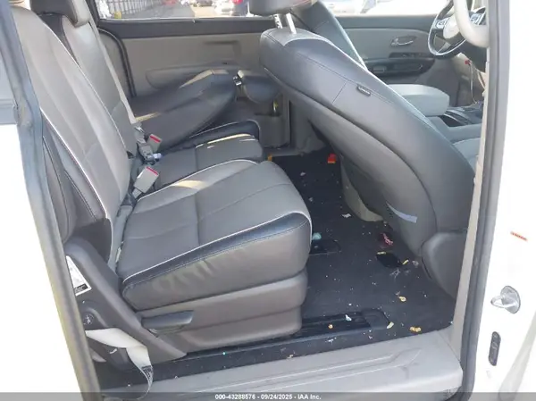 KNDMB5C12H6250166 2017 KIA SEDONA - Image 8