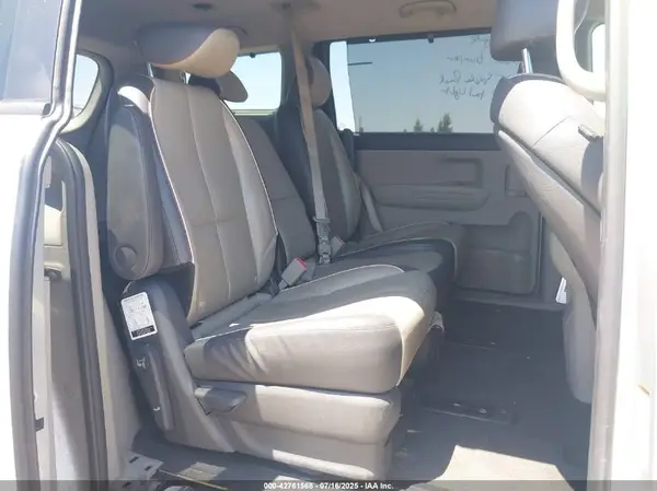 KNDMB5C12H6251897 2017 KIA SEDONA - Image 8