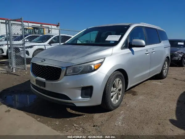 KNDMB5C12H6252726 2017 KIA SEDONA - Image 2