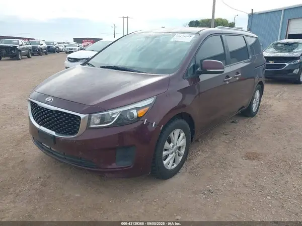 KNDMB5C12H6253956 2017 KIA SEDONA - Image 2