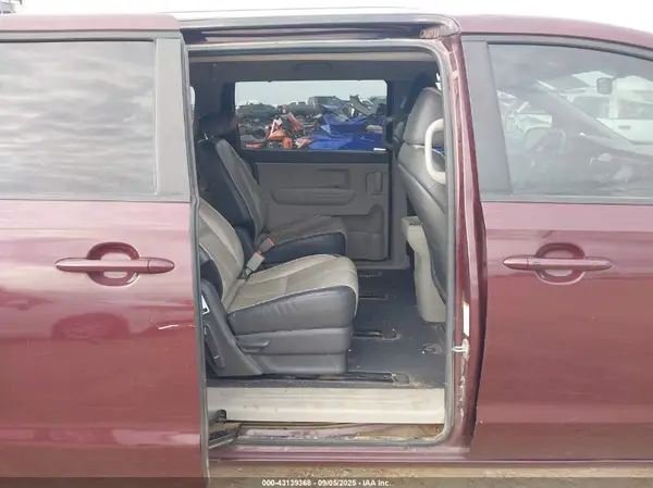 KNDMB5C12H6253956 2017 KIA SEDONA - Image 8