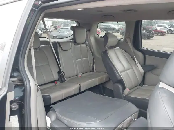 KNDMB5C12H6254881 2017 KIA SEDONA - Image 8