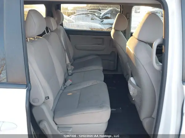 KNDMB5C12H6257604 2017 KIA SEDONA - Image 8
