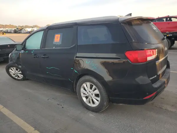 KNDMB5C12H6266013 2017 KIA SEDONA - Image 2