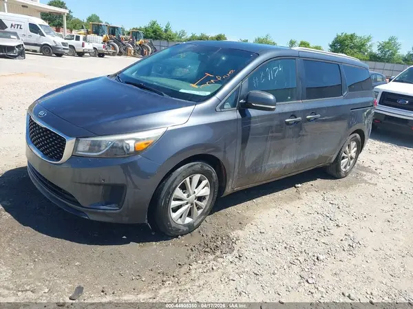 KNDMB5C12H6280428 2017 KIA SEDONA - Image 2