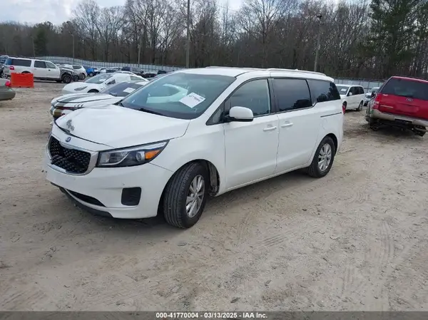 KNDMB5C12H6284446 2017 KIA SEDONA - Image 2