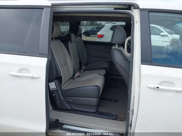 KNDMB5C12H6284446 2017 KIA SEDONA - Image 8