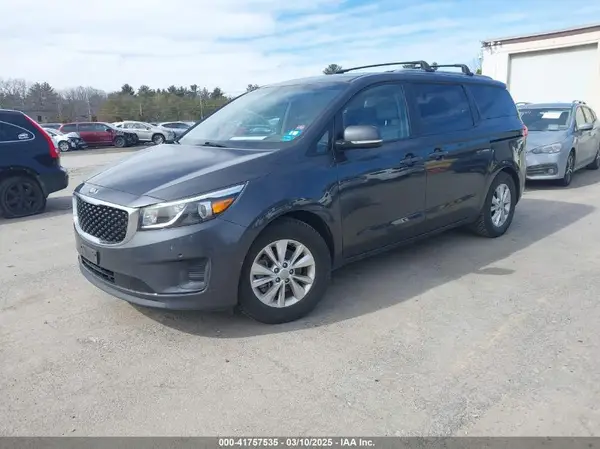 KNDMB5C12H6290912 2017 KIA SEDONA - Image 2