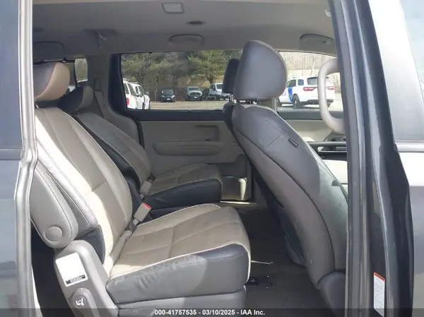 KNDMB5C12H6290912 2017 KIA SEDONA - Image 8