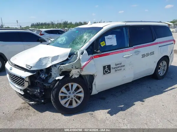 KNDMB5C12H6293597 2017 KIA SEDONA - Image 2