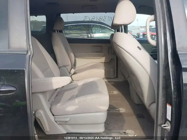 KNDMB5C12H6298766 2017 KIA SEDONA - Image 8
