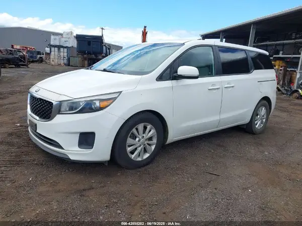 KNDMB5C12H6302170 2017 KIA SEDONA - Image 2