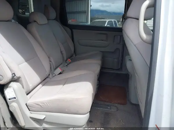 KNDMB5C12H6302170 2017 KIA SEDONA - Image 8