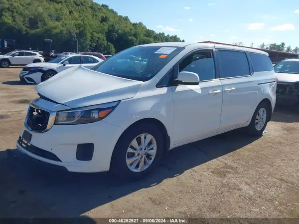 KNDMB5C12H6307515 2017 KIA SEDONA - Image 2