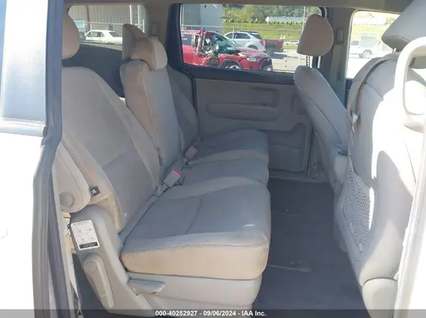 KNDMB5C12H6307515 2017 KIA SEDONA - Image 8