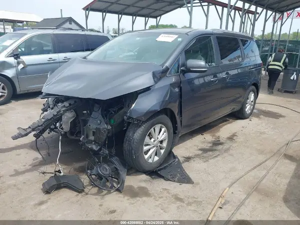 KNDMB5C12H6308244 2017 KIA SEDONA - Image 2