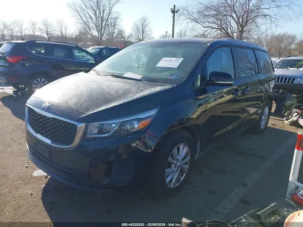KNDMB5C12H6309538 2017 KIA SEDONA - Image 2