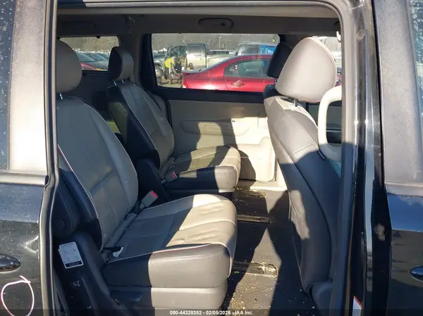 KNDMB5C12H6309538 2017 KIA SEDONA - Image 8