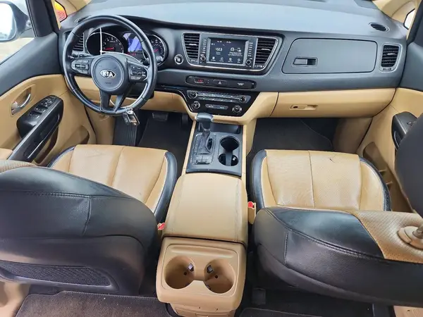 KNDMB5C12H6313511 2017 KIA SEDONA - Image 8