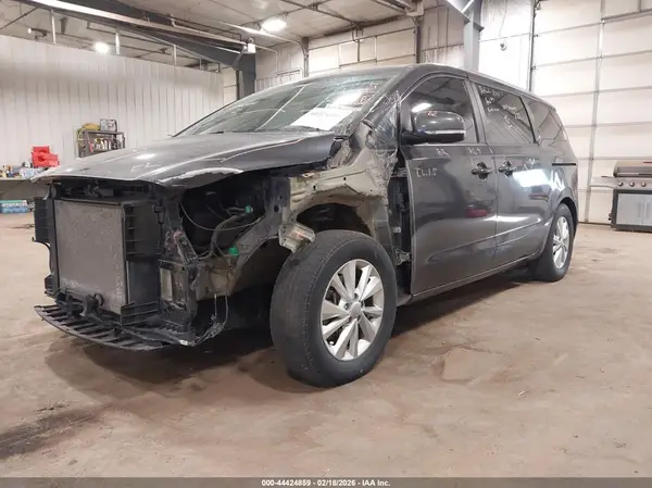 KNDMB5C12H6316229 2017 KIA SEDONA - Image 2