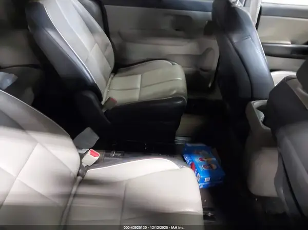 KNDMB5C12H6319096 2017 KIA SEDONA - Image 8