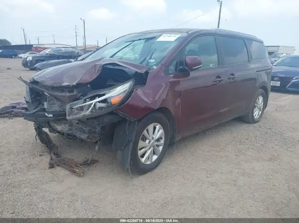 KNDMB5C12H6319910 2017 KIA SEDONA - Image 2