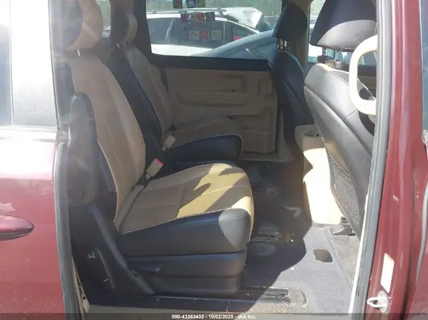 KNDMB5C12H6320720 2017 KIA SEDONA - Image 8