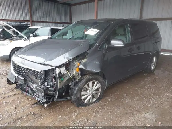KNDMB5C12H6324489 2017 KIA SEDONA - Image 2