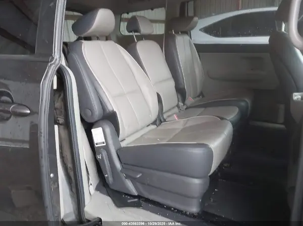 KNDMB5C12H6324489 2017 KIA SEDONA - Image 8