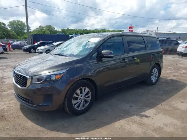 KNDMB5C12H6324721 2017 KIA SEDONA - Image 2