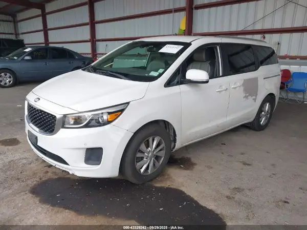 KNDMB5C12H6325030 2017 KIA SEDONA - Image 2