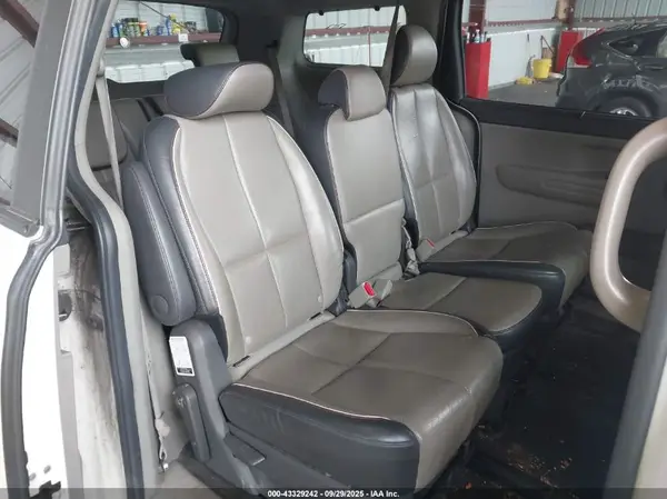 KNDMB5C12H6325030 2017 KIA SEDONA - Image 8