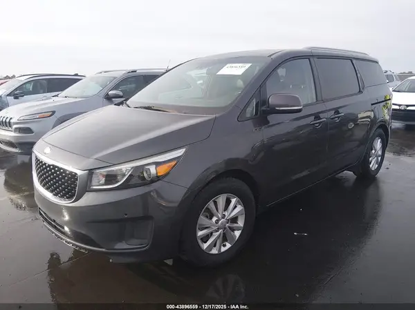 KNDMB5C12H6329269 2017 KIA SEDONA - Image 2