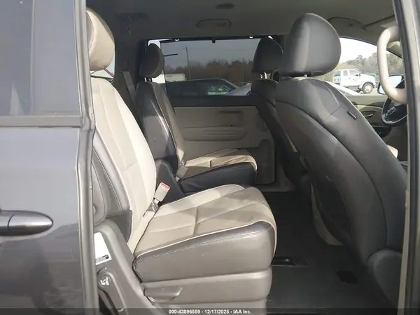 KNDMB5C12H6329269 2017 KIA SEDONA - Image 8