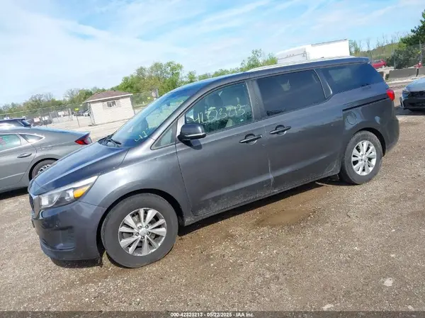 KNDMB5C12H6329823 2017 KIA SEDONA - Image 2