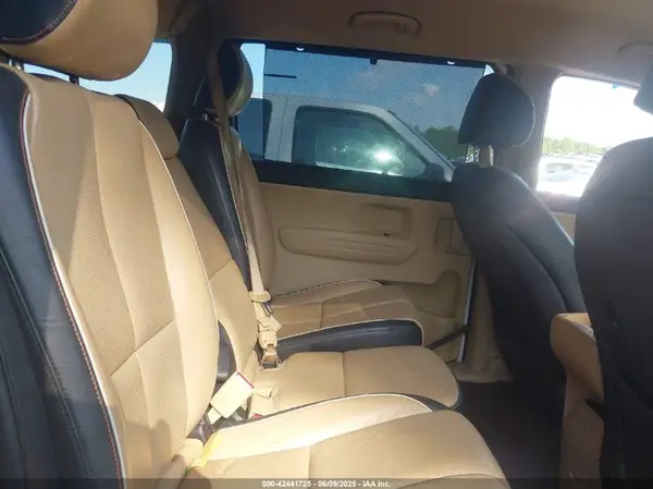 KNDMB5C12H6331698 2017 KIA SEDONA - Image 8