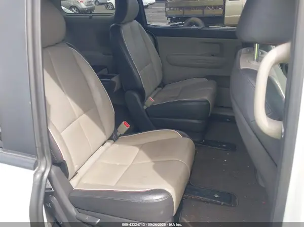 KNDMB5C12H6334875 2017 KIA SEDONA - Image 8