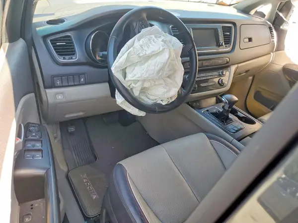 KNDMB5C12H6336822 2017 KIA SEDONA - Image 8