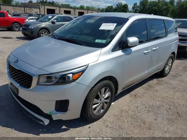 KNDMB5C12J6346630 2018 KIA SEDONA - Image 2
