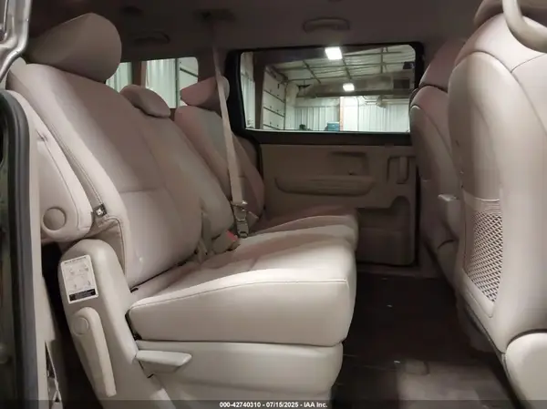 KNDMB5C12J6351777 2018 KIA SEDONA - Image 8