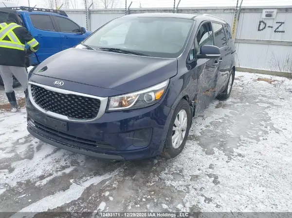 KNDMB5C12J6353514 2018 KIA SEDONA - Image 2