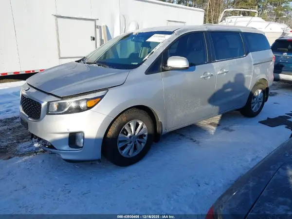 KNDMB5C12J6357840 2018 KIA SEDONA - Image 2