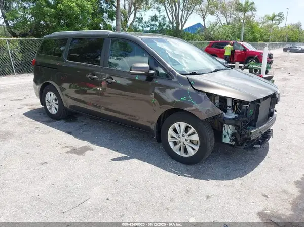 KNDMB5C12J6363430 2018 KIA SEDONA - Image 1