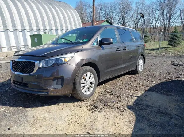 KNDMB5C12J6372631 2018 KIA SEDONA - Image 2