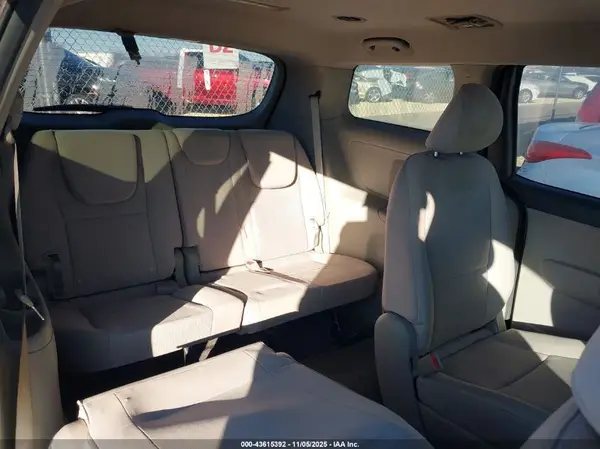 KNDMB5C12J6376307 2018 KIA SEDONA - Image 8