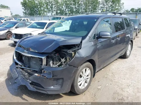 KNDMB5C12J6378591 2018 KIA SEDONA - Image 2